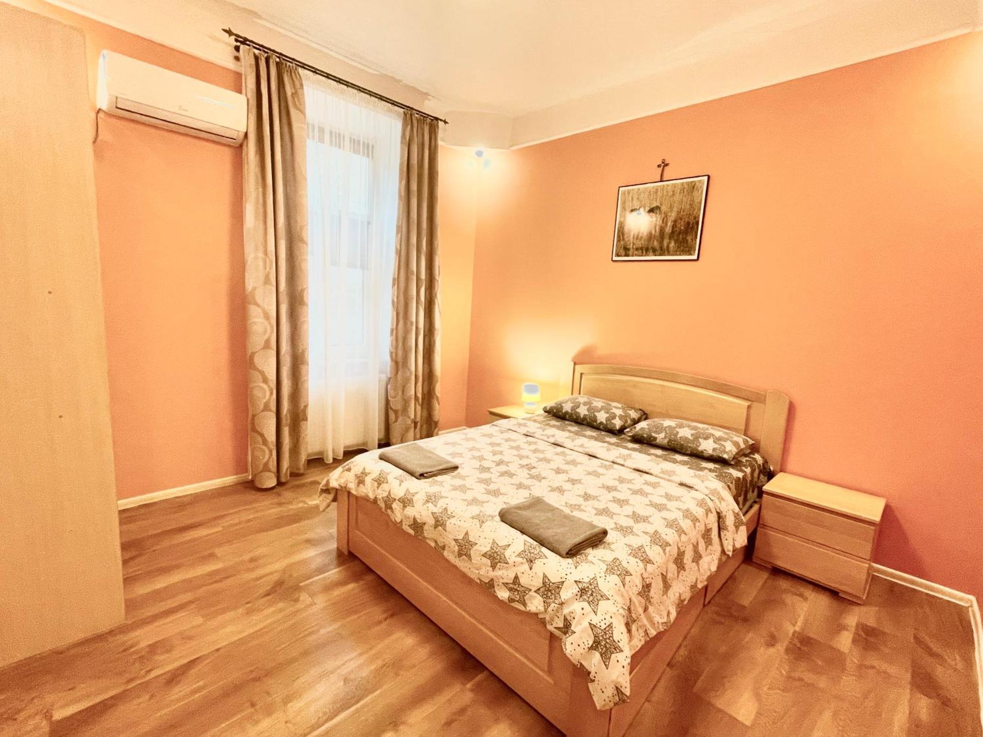 Двохкімнатні Апартаменти В Центри На Князя Лева 11 Leópolis Exterior foto